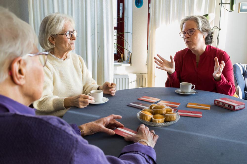 Foto van een samenspel met de kaartenset Dementie width=