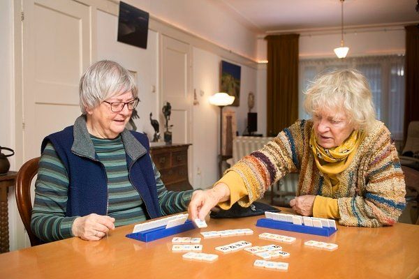 Foto van het spel Rummikub XXL, met grotere cijfers, speciaal voor ouderen, bejaarden en mensen met leesproblemen